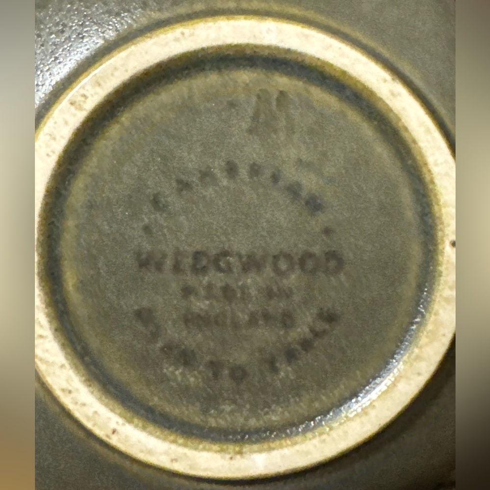 Wedgwood Cambrian Olive Green stoneware cup and saucers - Picture 4 of 6